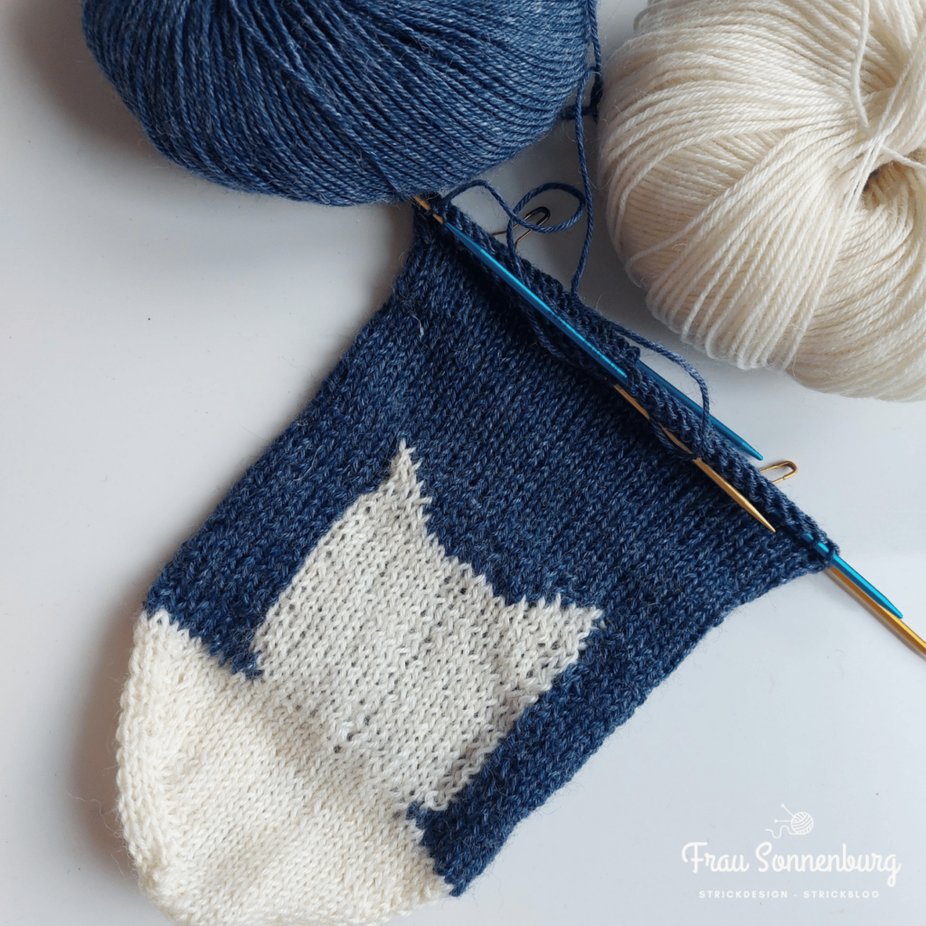 Minka Socks - Stashabbau - Onion Nettle Socks