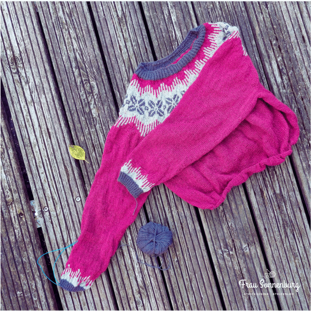 Pullover Mundo Novo - Anleitung von Talvi Knits - zwei Ärmel sind fertig