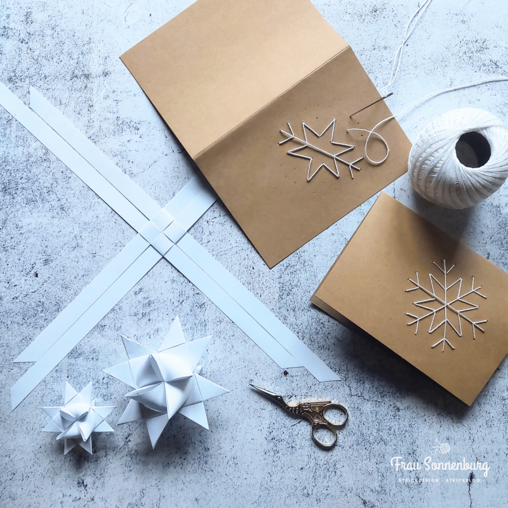 10 Tipps für Weihnachtsvibes - bestickte Weihnachtskarte - Fröbelsterne