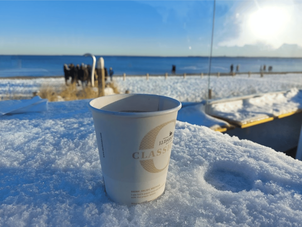 Punschbeccher am Strand - meine persönlichen Weihnachtsvibes