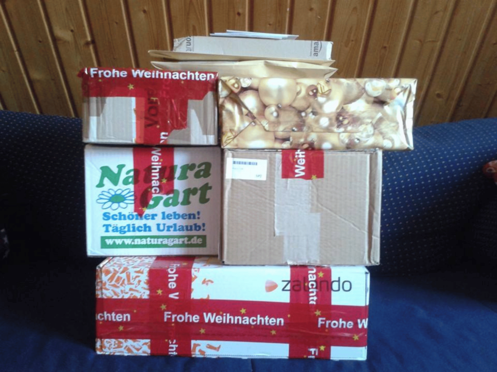 Weihnachtspost - ein Stapel Pakete - meine Weihnachtsvibes
