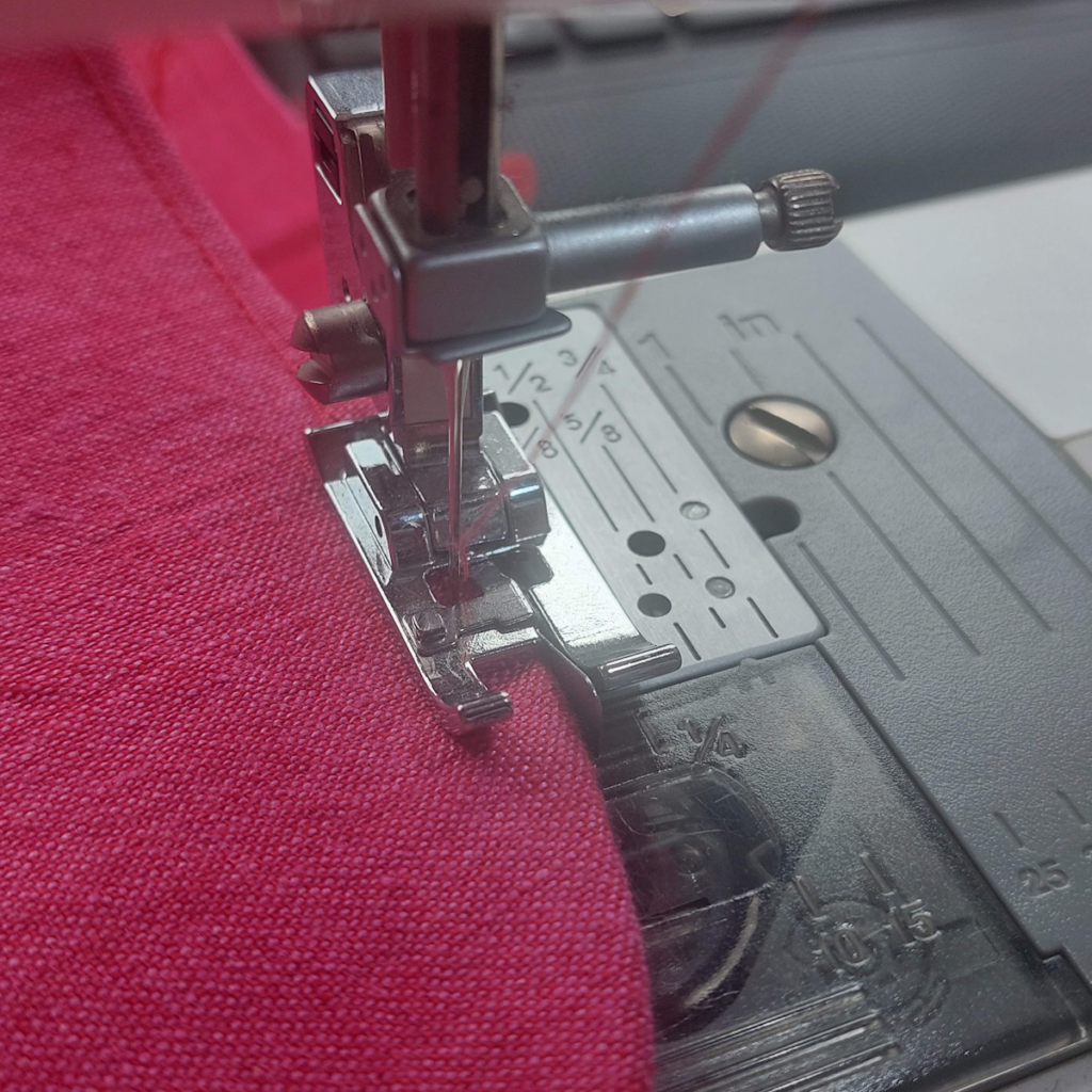 Schnieke Wiebke in pink - Kantenstepp in rot