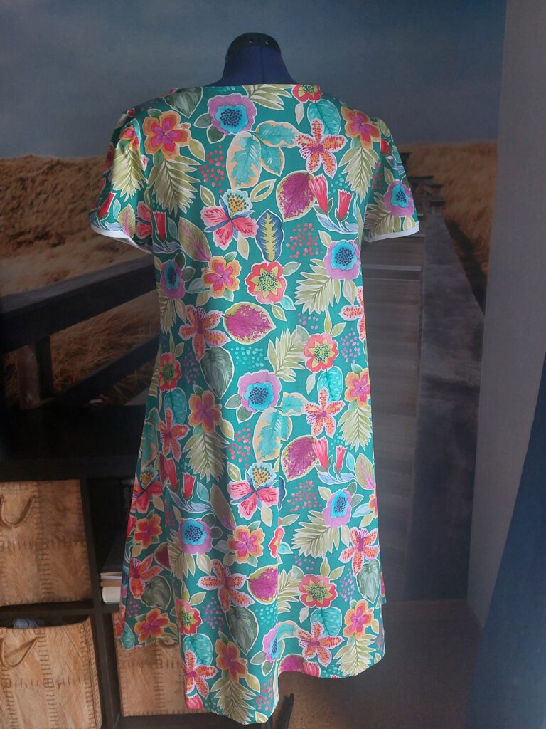 Buntes Blumenmuster auf einem Kleid