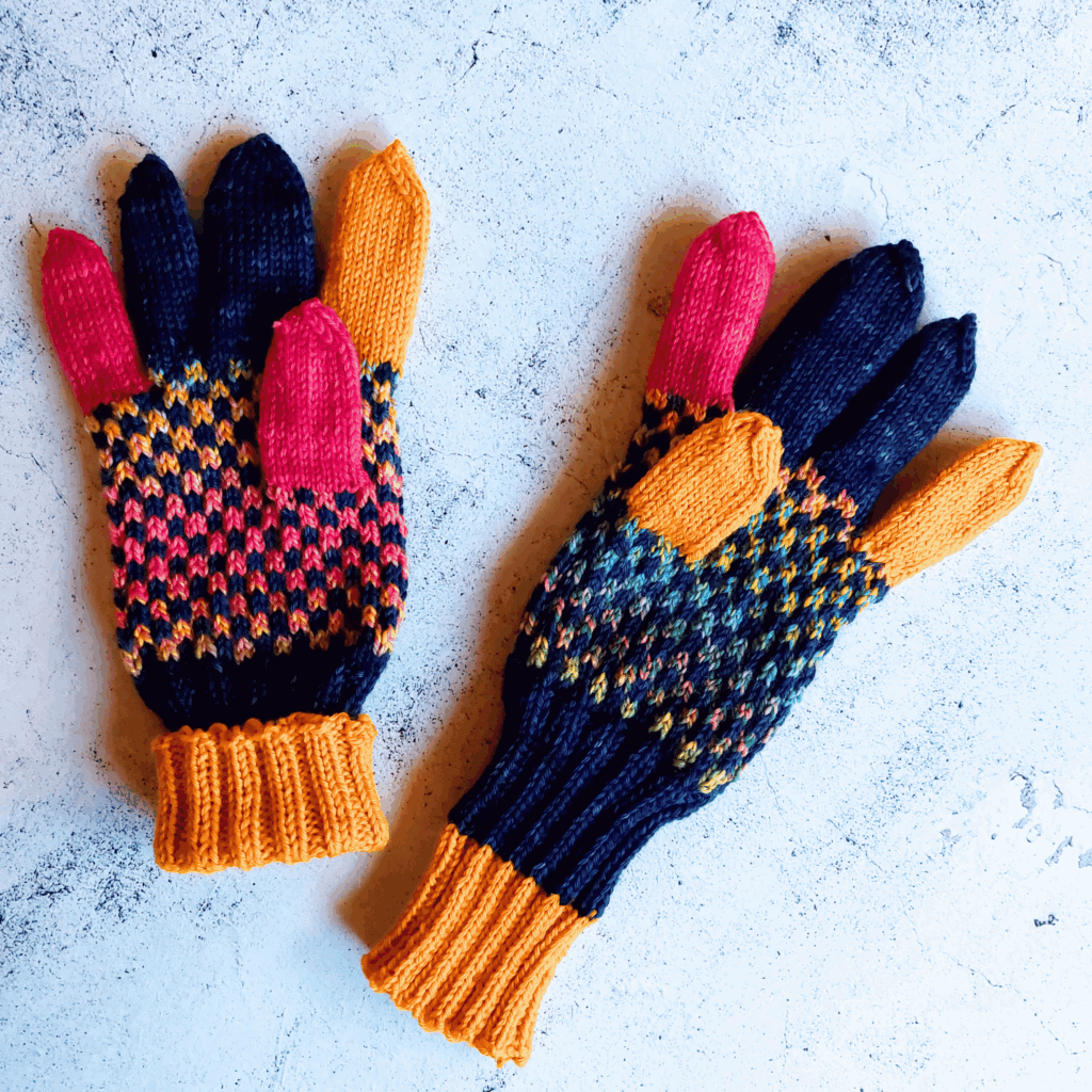 Auf den Nadeln im Januar - bunte gestrickte Fingerhandschuhe