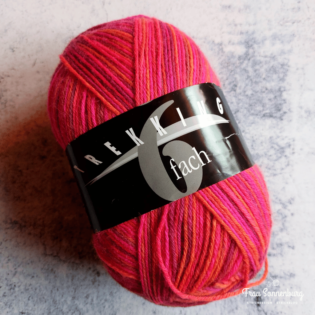 Auf den Nadeln im Januar - neu im Stash: ein Knäuel 6fach Sockenwolle von Atelier Zitron in rot/orange/pink